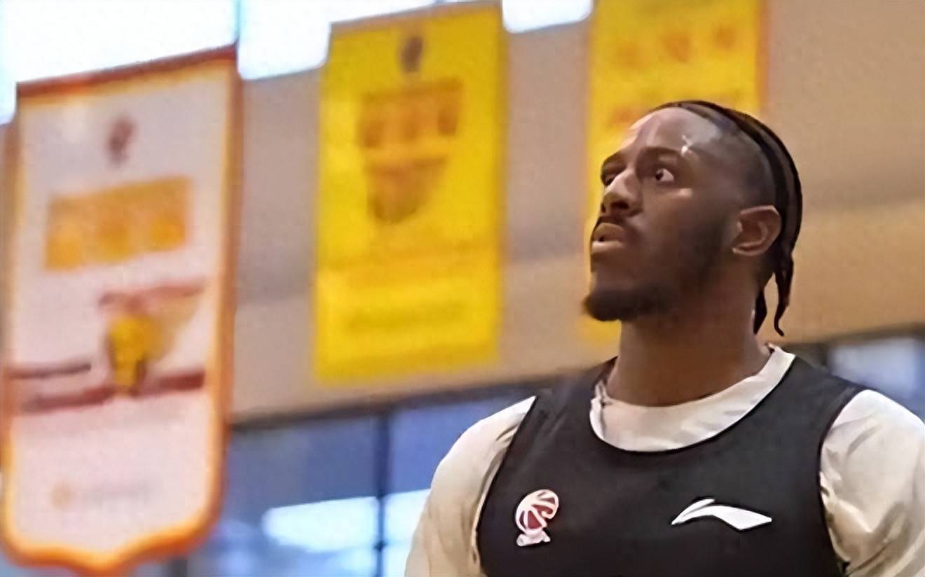 阿姆拉弃用外援球员,重点培养本土年轻人 阿姆拉弃用外援球员,重点培养本土年轻人