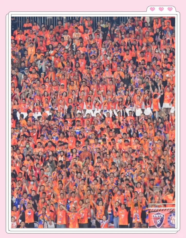 惊险时刻不断,现场球迷热情高涨的简单介绍 惊险时刻不断,现场球迷热情高涨的简单介绍