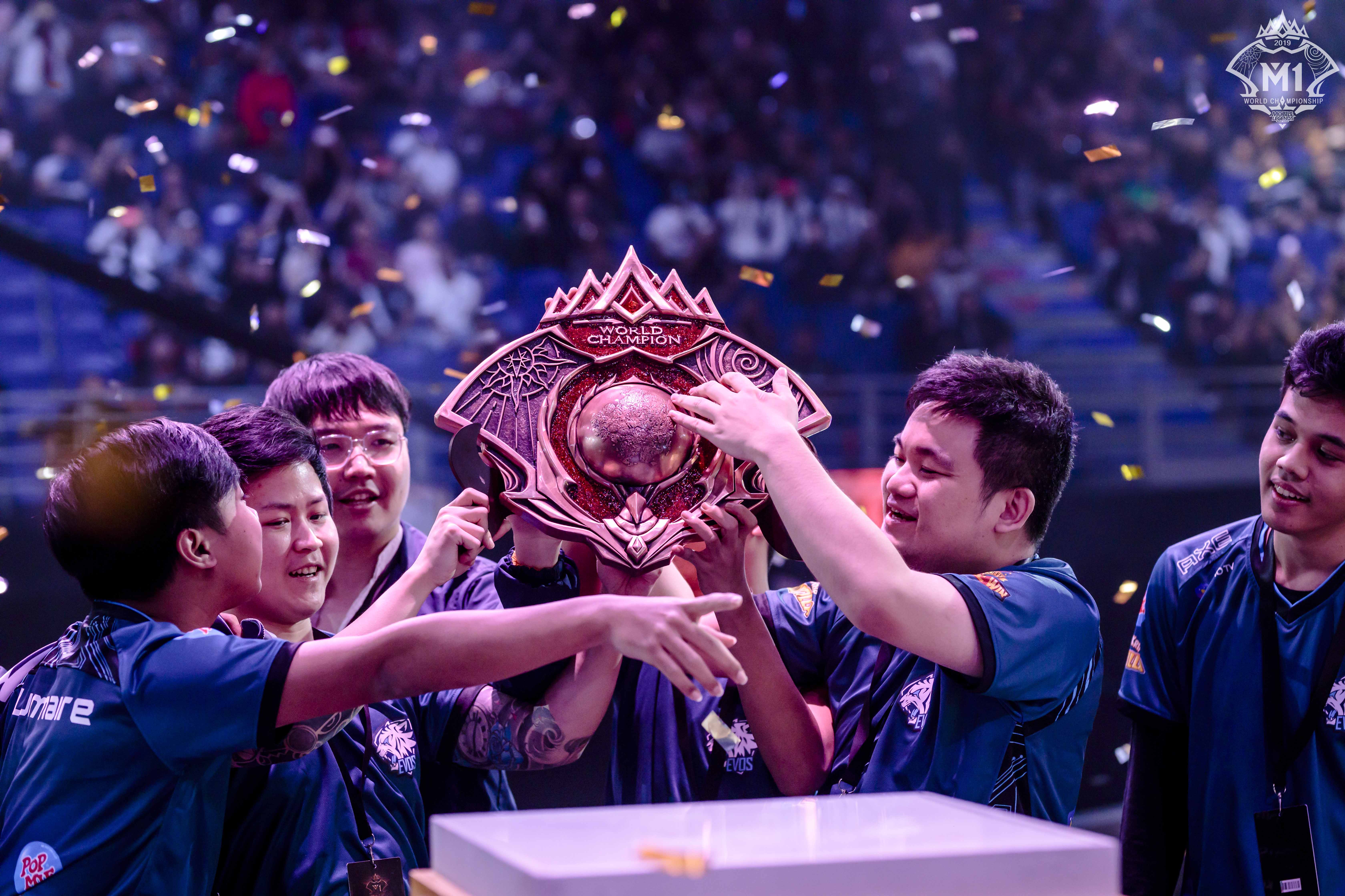 篮球队伍备战国际比赛，集结全球精英