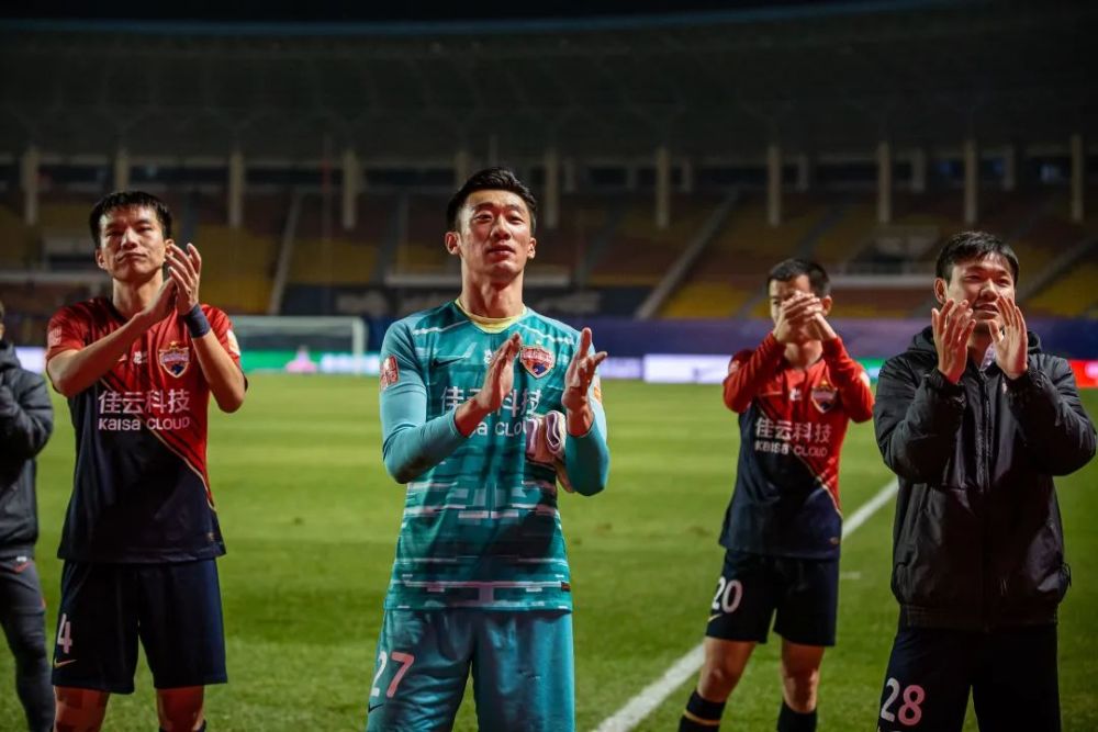 爱游戏app下载-包含青岛黄海不敌深圳佳兆业，保级前景堪忧的词条