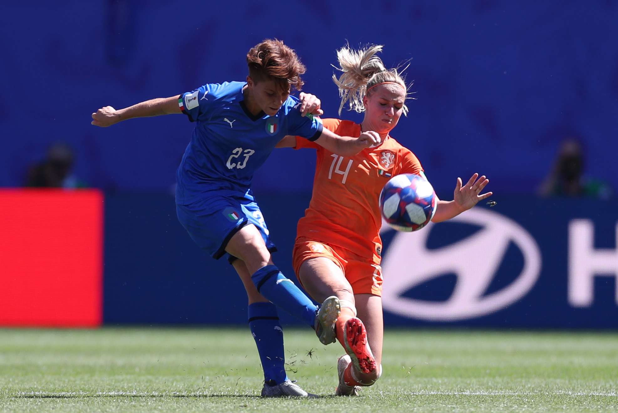 包含瓦朗谢纳客场不敌，遭遇领先优势缩小的词条