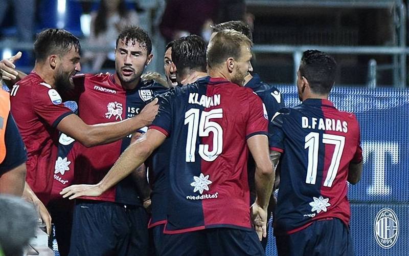 奥格斯堡球员在场上展现出色,获得主帅青睐 奥格斯堡球员在场上展现出色,获得主帅青睐