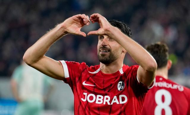 弗莱堡球队新援表现抢眼,助力球队取胜 弗莱堡球队新援表现抢眼,助力球队取胜