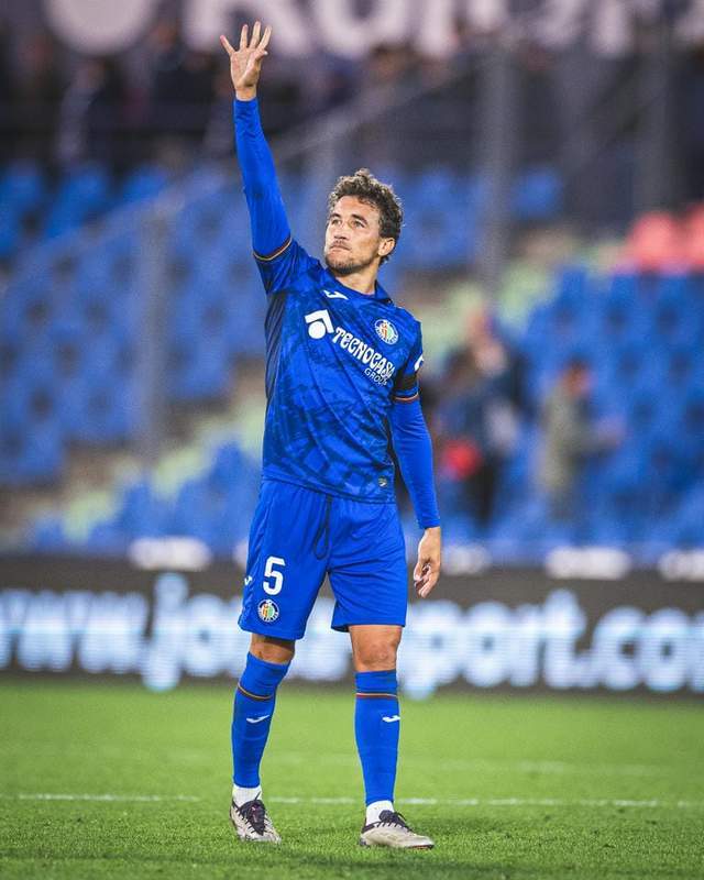 爱游戏登录入口-瓦伦西亚主场大胜，士气大振