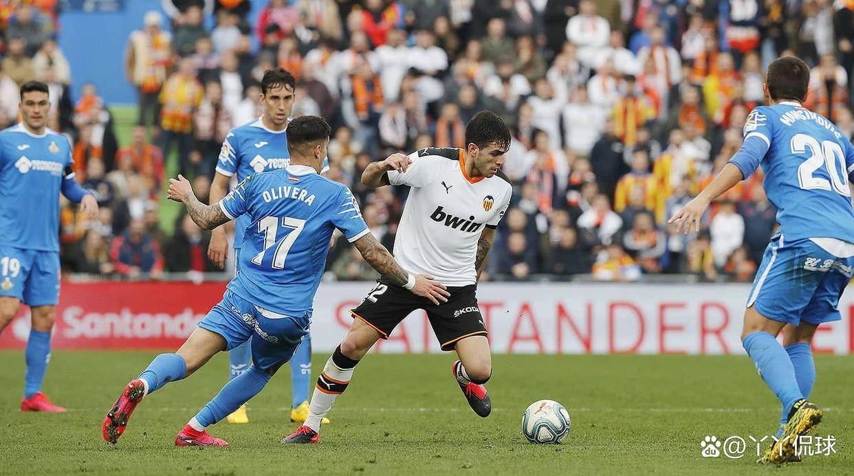 爱游戏入口-瓦伦西亚队员在比赛中表现出色，领先对手一步的简单介绍