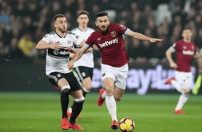 包含争夺战斗力第一，对决ラ圣保罗会师英超的词条