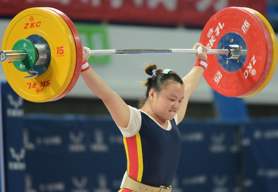 爱游戏入口-举重比赛女子组全速展开激烈较量