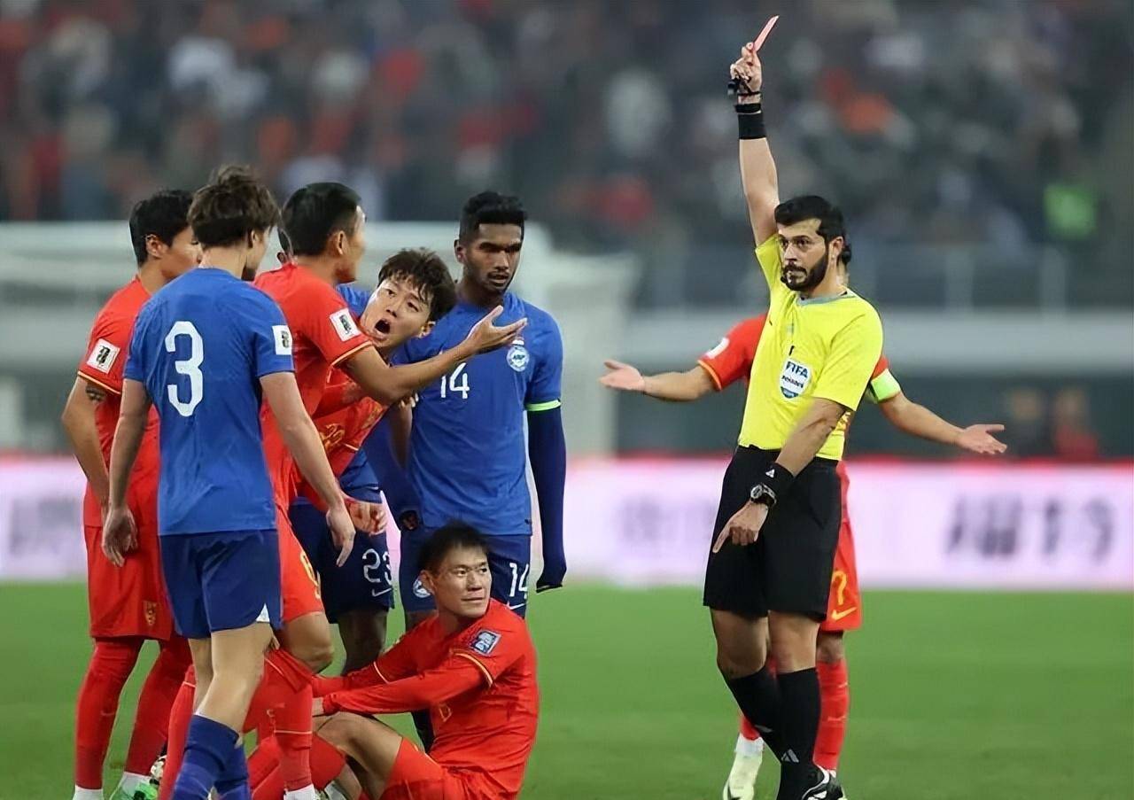 包含乌克兰主场大胜泰国，积分上升至次席的词条