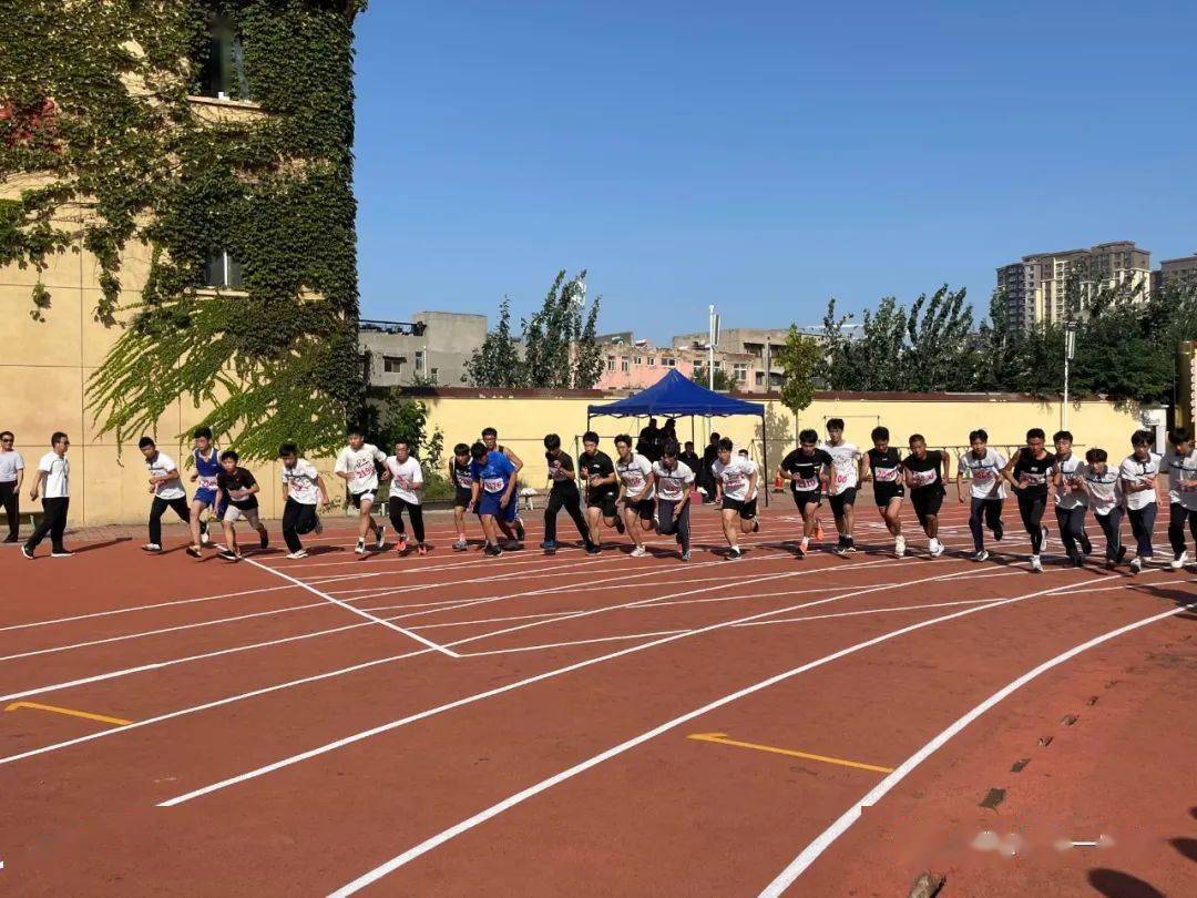 爱游戏亚洲官网-投入比赛全力拼搏，迈向胜利的道路