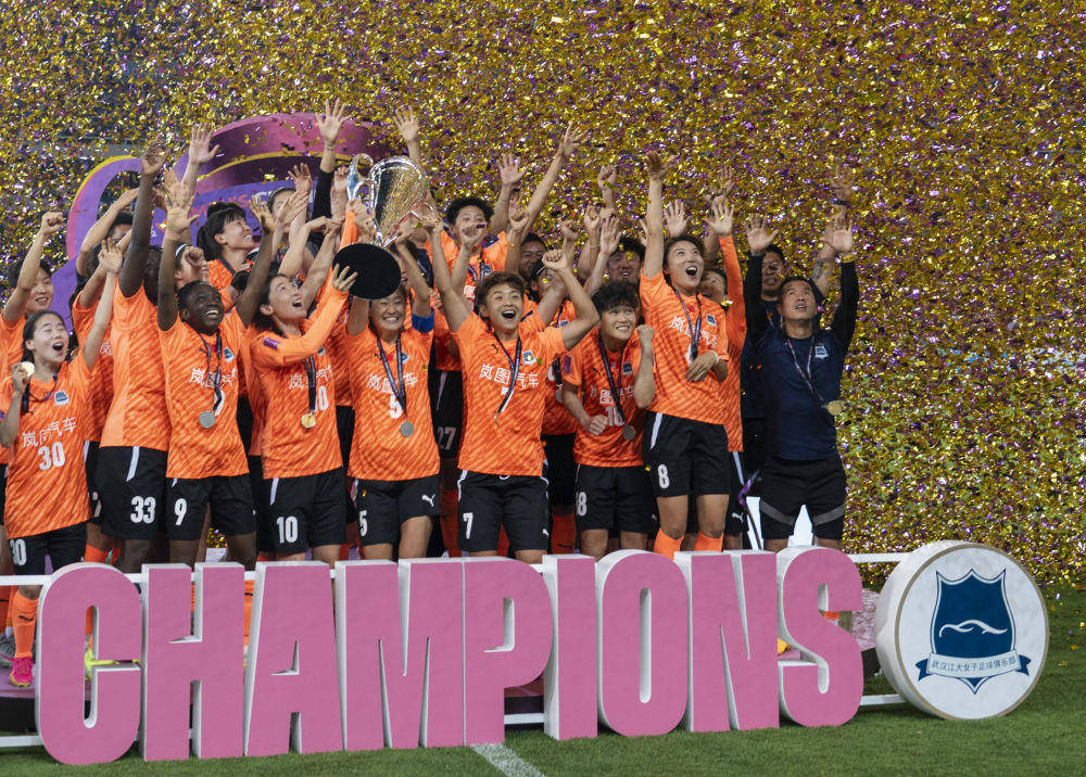 国际女足在大赛中勇夺冠军