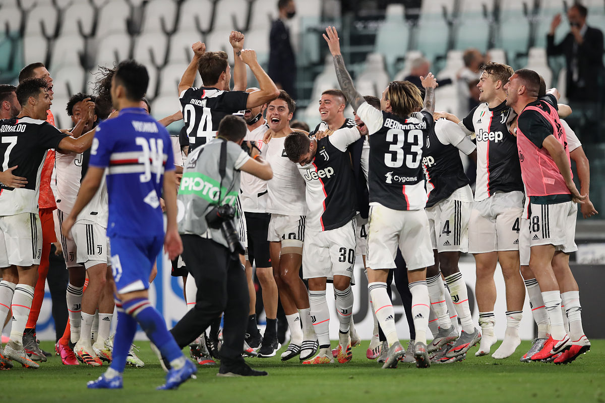 包含那不勒斯客场战胜桑普多利亚，继续领跑的词条