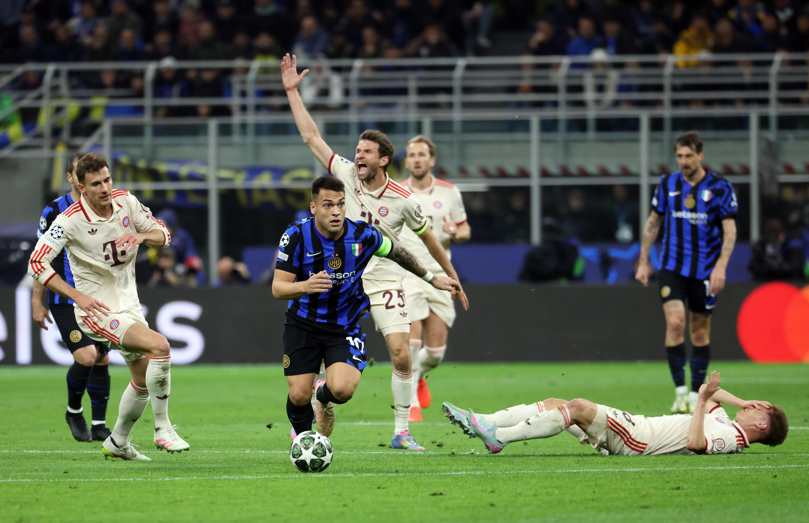 爱游戏官方入口-匈牙利灭掉塞尔维亚，惊险晋级欧预赛半决赛的简单介绍