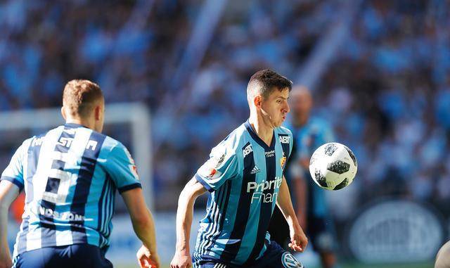 爱游戏入口-瑞典队取得历史性胜利，球员表现突出