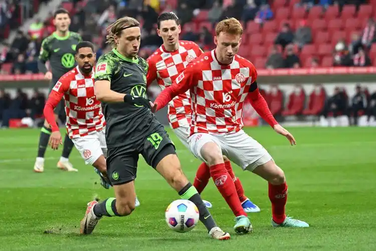 爱游戏官网网页版入口-关于哈德斯菲尔德终结不胜颓势，取得关键胜利的信息