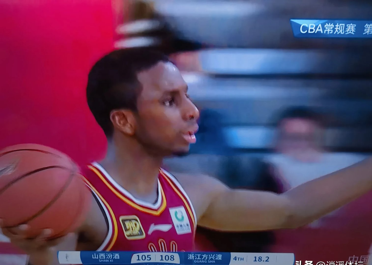 爱游戏-新星球员在昨晚的比赛中表现抢眼，成为焦点人物