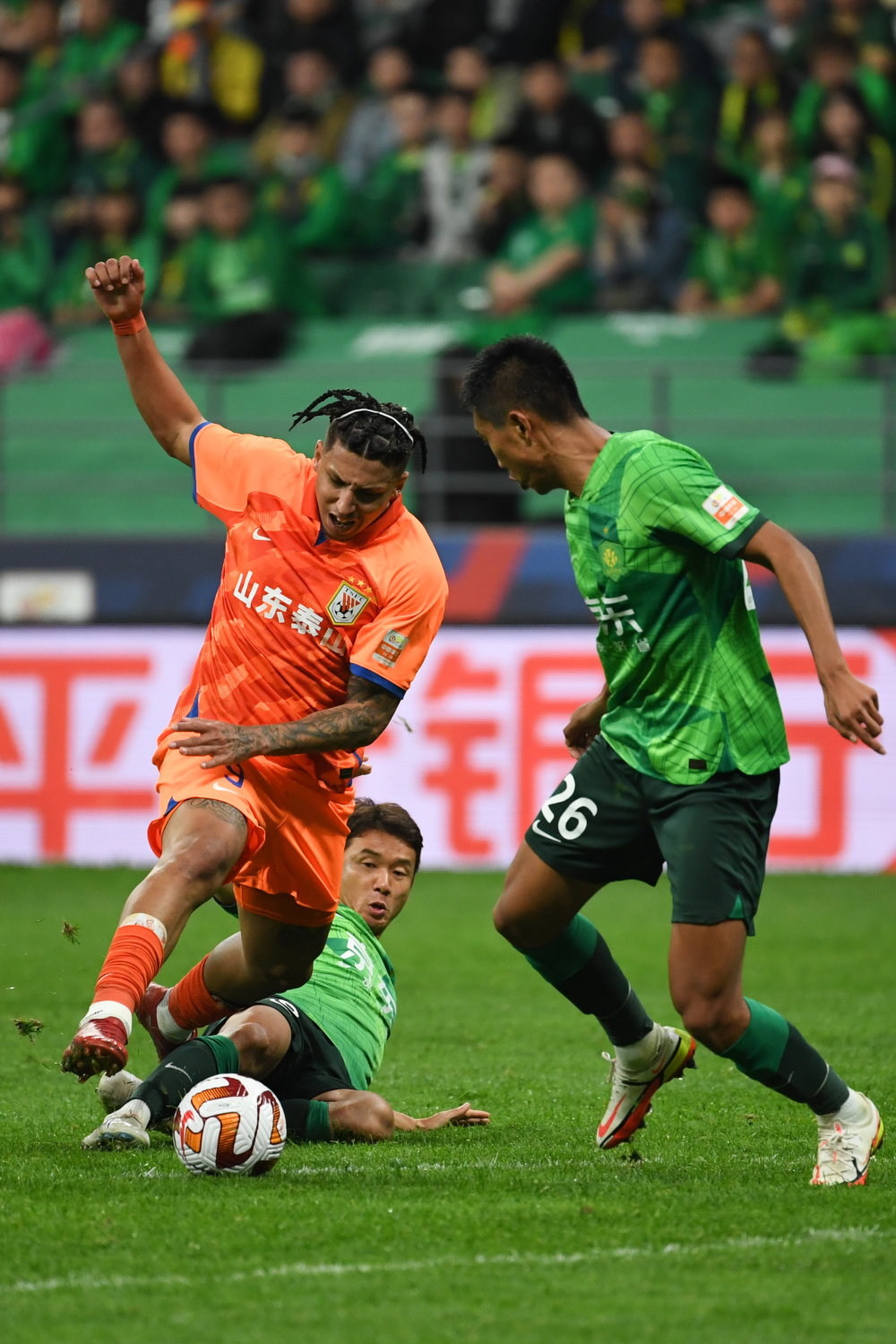 爱游戏体育官网-国安客场战平恒大，保持不败战绩