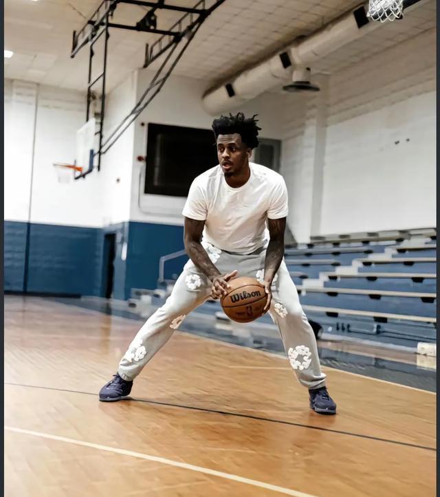 梅斯队员间默契配合，联赛成绩逐渐上升的简单介绍