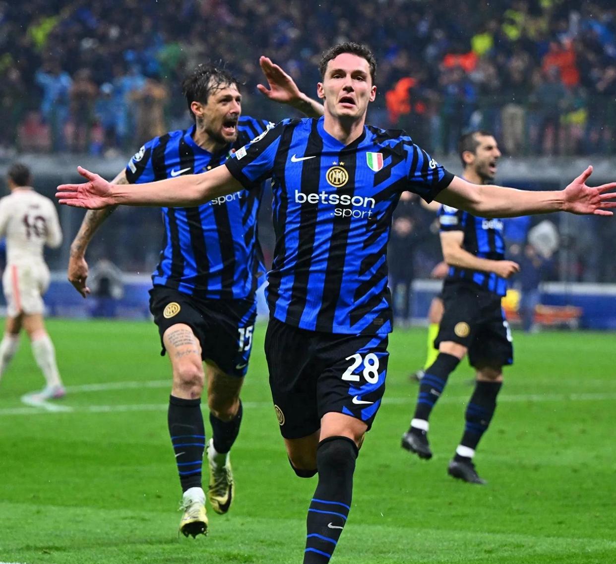 爱游戏官方登录入口-包含意甲球员飒爽出场，铁血斗志无惧强敌的词条