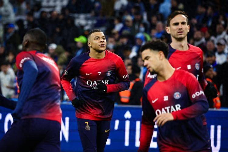 关于巴黎圣日耳曼豪取八连胜，卫冕冠军实力不容小觑的信息