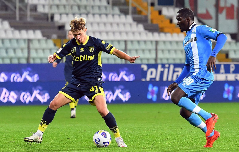 爱游戏亚洲官网-费基尔逆转帕尔马，赢得场上胜利