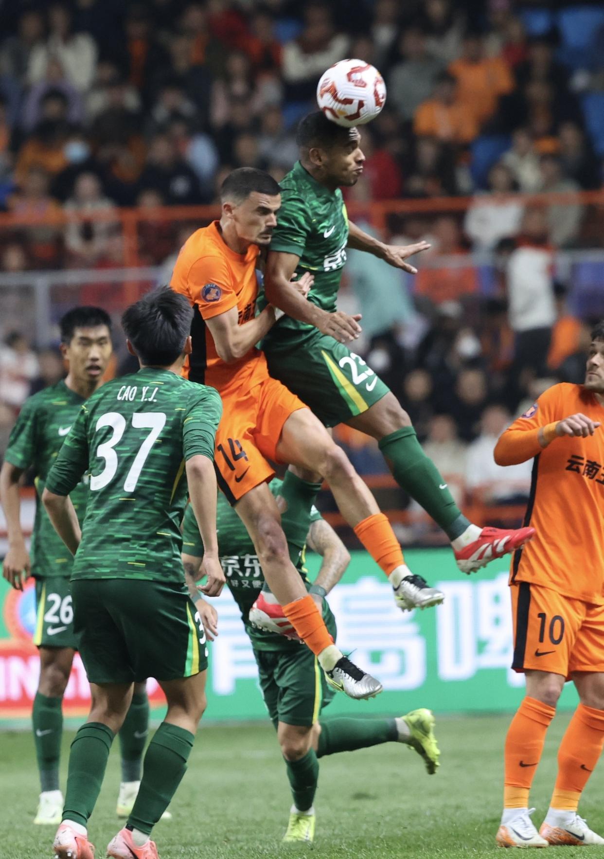 爱游戏亚洲官网-云南队面临压力，球员拼尽全力备战