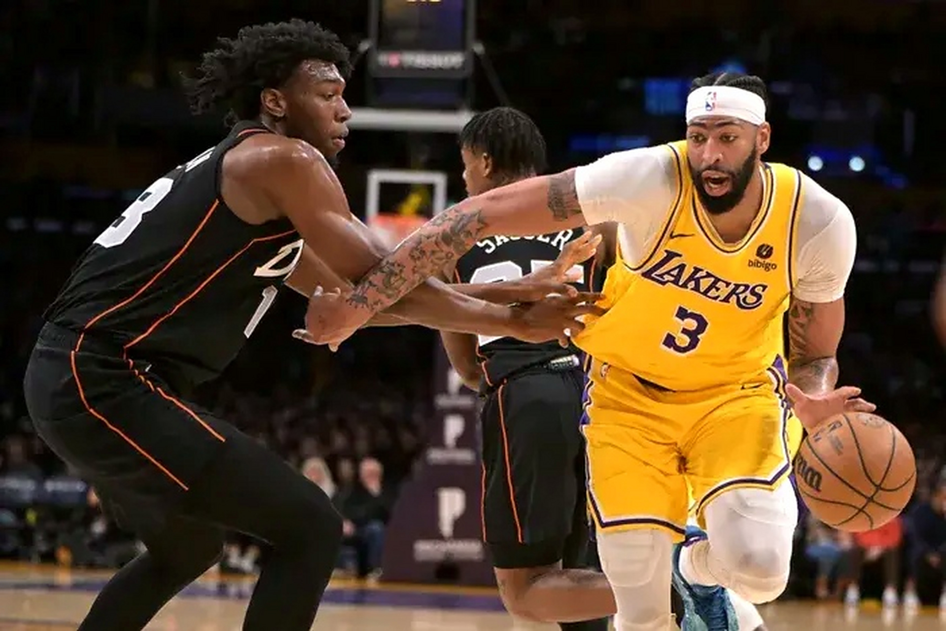 湖人击败活塞,詹姆斯再次证明自己 湖人击败活塞,詹姆斯再次证明自己